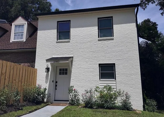 Elegant Townhome Retreat With King Bed Near I-10, Capitol, Fsu & Famu