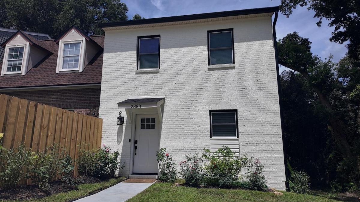 Hébergement de vacances Elegant Townhome Retreat With King Bed Near I-10, Capitol, Fsu & Famu *