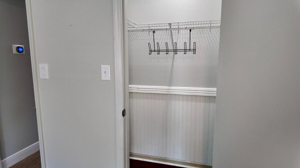 Elegant Townhome Retreat With King Bed Near I-10, Capitol, Fsu & Famu
